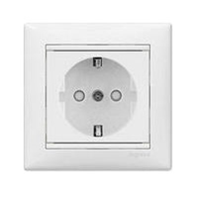 РОЗЕТКА - VALENA - 2К+3 - С ЗАЩИТНЫМИ ШТОРКАМИ - НА ВИНТАХ - 10/16 А - 230/250 В~ - БЕЛЫЙ LEGRAND 
